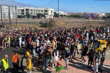 Una marea humana 'canta' al Carnaval por las calles de Telde/TA, Jesús Ruiz Mesa, Francisco Javier Santana, Antonio Alí y C7..